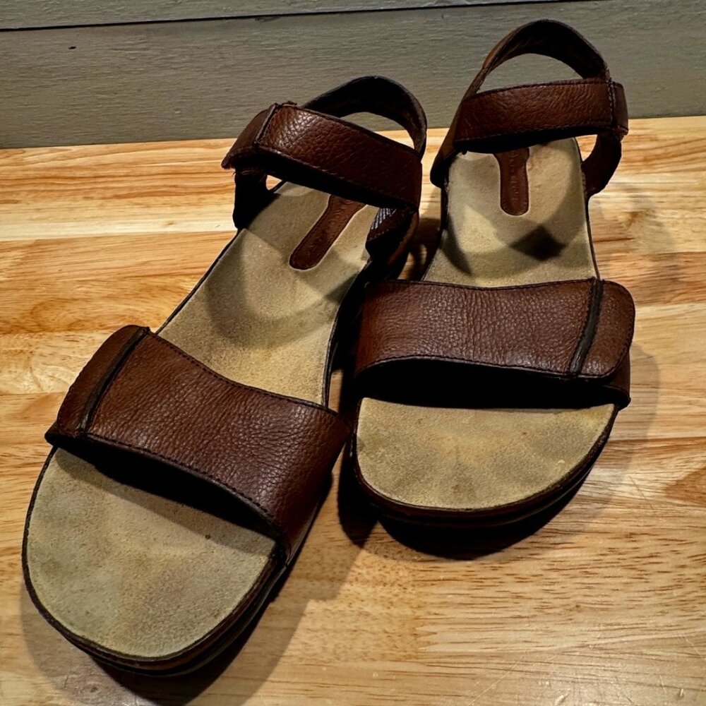 ROCKPORT ~ Sandals Women Size 9.5 - Brown Leather Low Wedge w Adjustable Straps